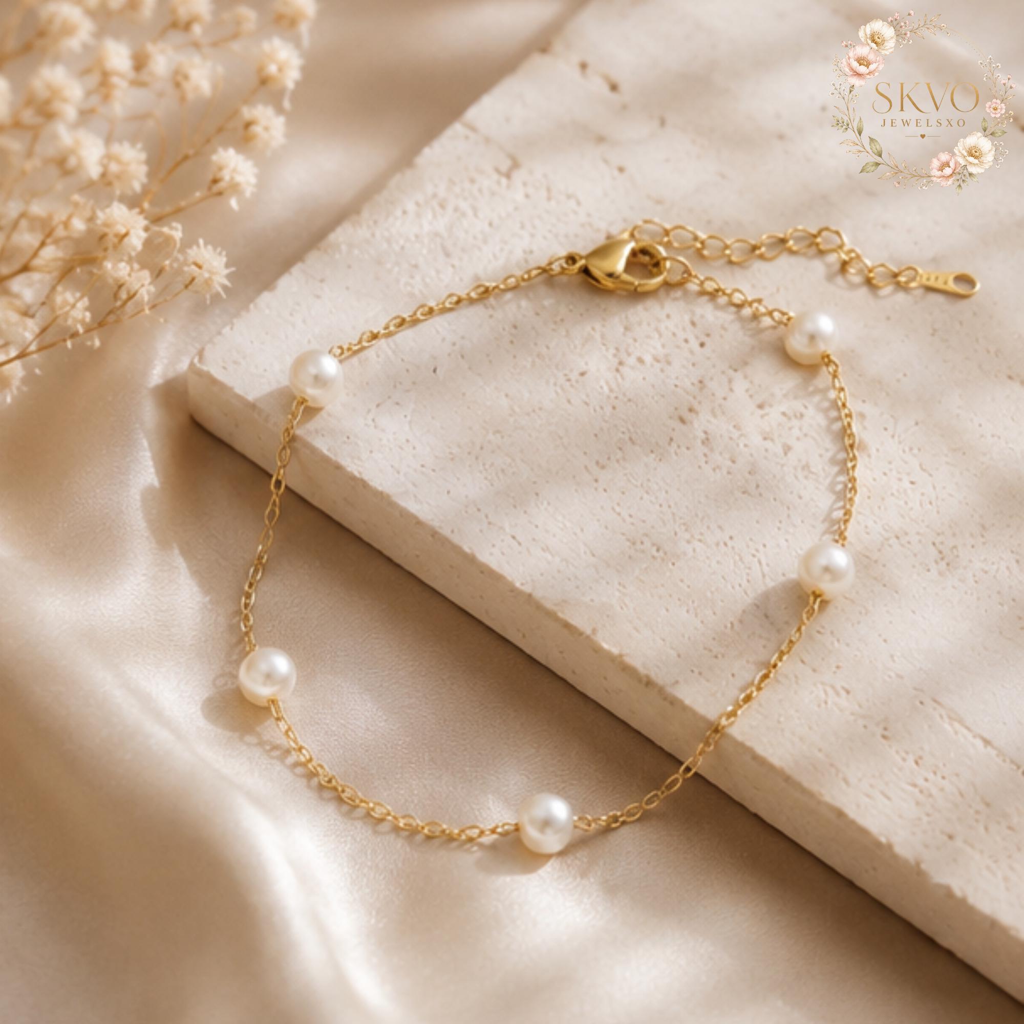 Pearl Charm Gold Chain Bracelet, Elegant Fine Jewelry, Bridal or Everyday Accessory, Gift for Her, Minimalist Style, Women's Wrist Jewelry