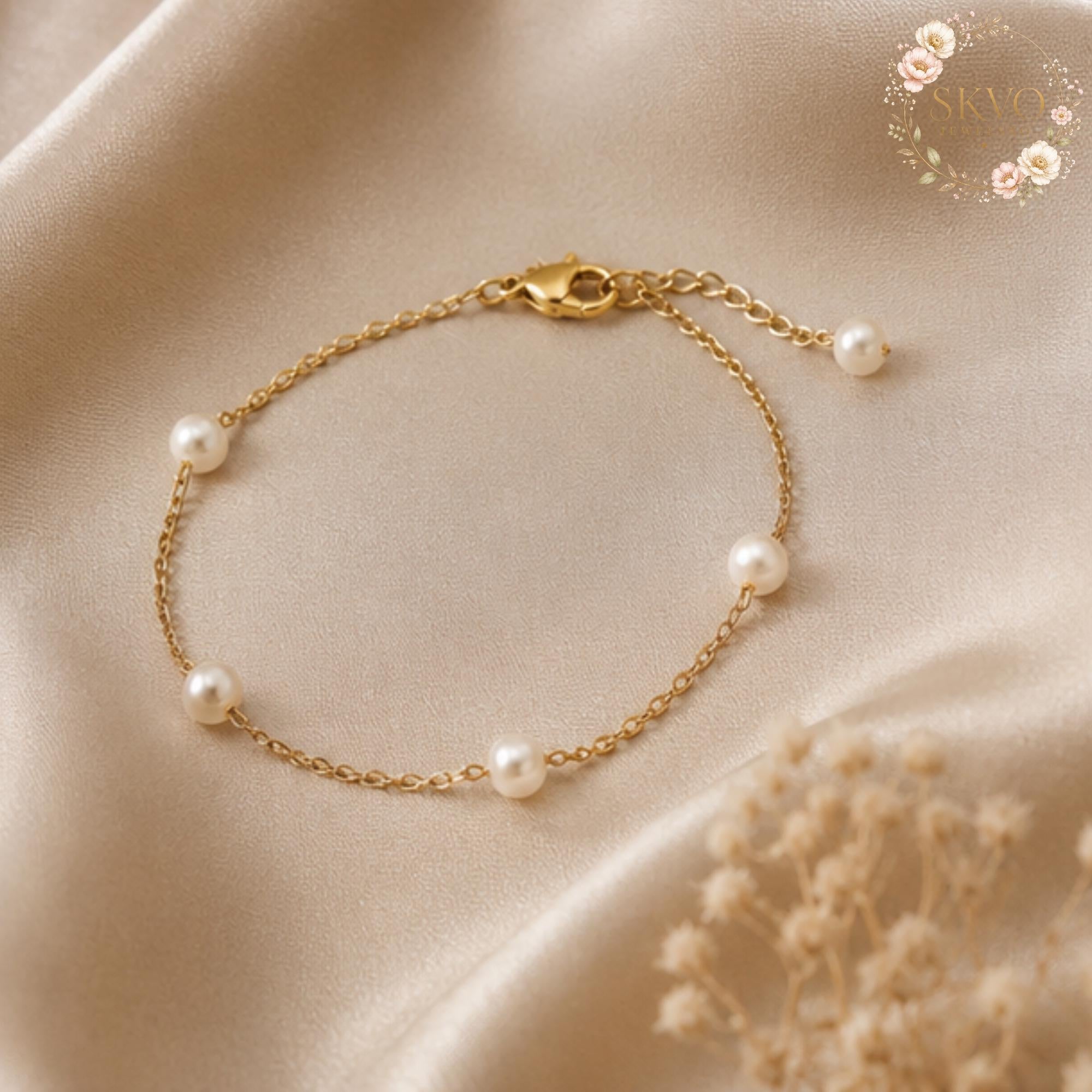 Pearl Charm Gold Chain Bracelet, Elegant Fine Jewelry, Bridal or Everyday Accessory, Gift for Her, Minimalist Style, Women's Wrist Jewelry