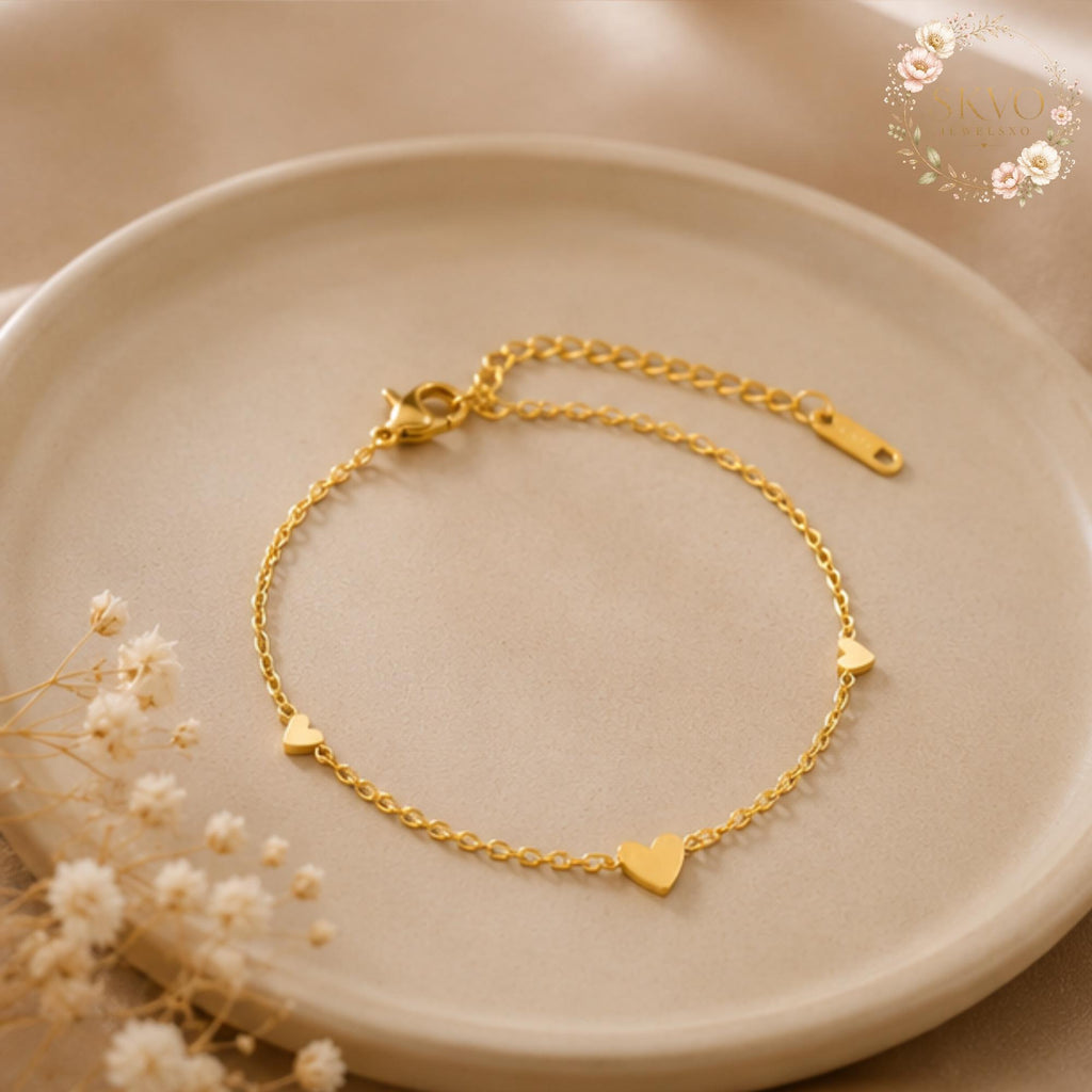Gold Heart Charm Bracelet, Dainty Gold Jewelry, Adjustable Chain, Gift for Her, Romantic Pendant, Minimalist Jewelry, Everyday Accessory