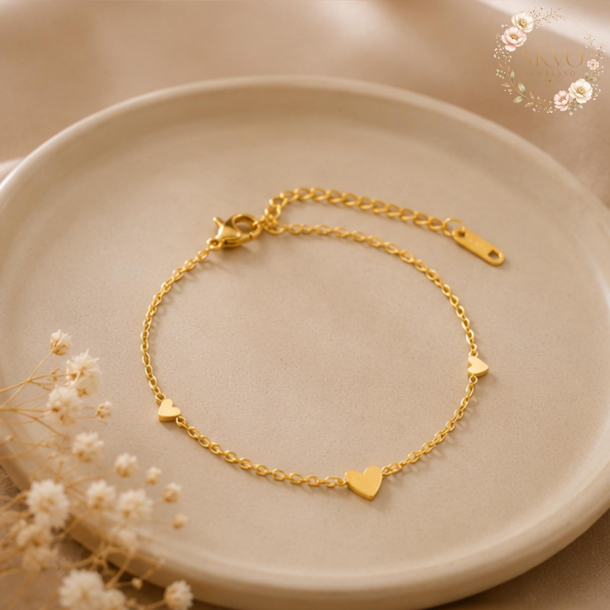 Gold Heart Charm Bracelet, Dainty Gold Jewelry, Adjustable Chain, Gift for Her, Romantic Pendant, Minimalist Jewelry, Everyday Accessory