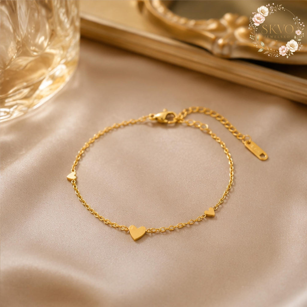 Gold Heart Charm Bracelet, Dainty Gold Jewelry, Adjustable Chain, Gift for Her, Romantic Pendant, Minimalist Jewelry, Everyday Accessory