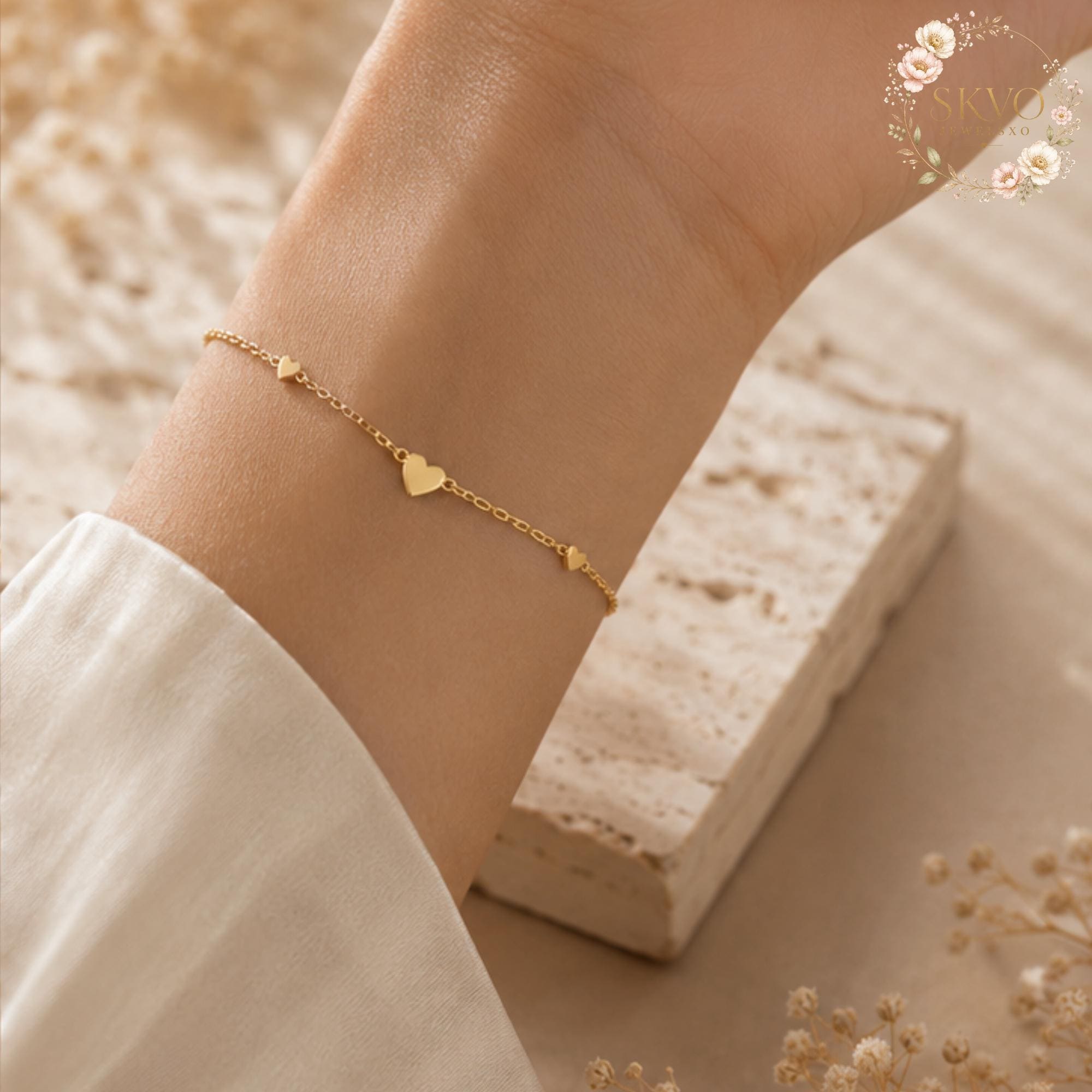 Gold Heart Charm Bracelet, Dainty Gold Jewelry, Adjustable Chain, Gift for Her, Romantic Pendant, Minimalist Jewelry, Everyday Accessory