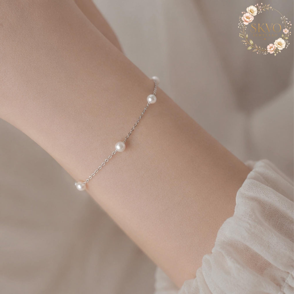 Pearl Charm Chain Bracelet, Elegant Fine Jewelry, Bridal or Everyday Accessory, Gift for Her, Minimalist Style, Women's Wrist Jewelry