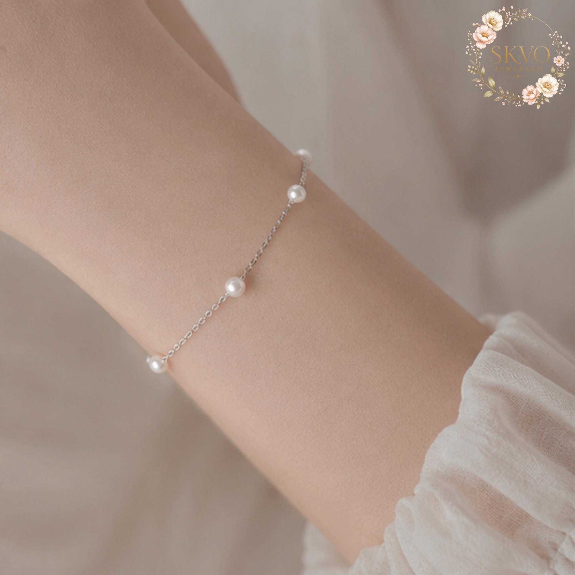 Pearl Charm Chain Bracelet, Elegant Fine Jewelry, Bridal or Everyday Accessory, Gift for Her, Minimalist Style, Women's Wrist Jewelry