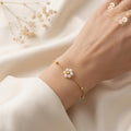 Pearl and gold bracelet, delicate jewelry, minimalist bracelet, wedding accessory, gift for her, dainty jewelry, elegant bracelet