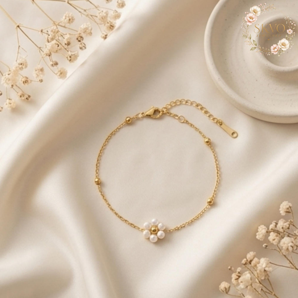 Pearl and gold bracelet, delicate jewelry, minimalist bracelet, wedding accessory, gift for her, dainty jewelry, elegant bracelet
