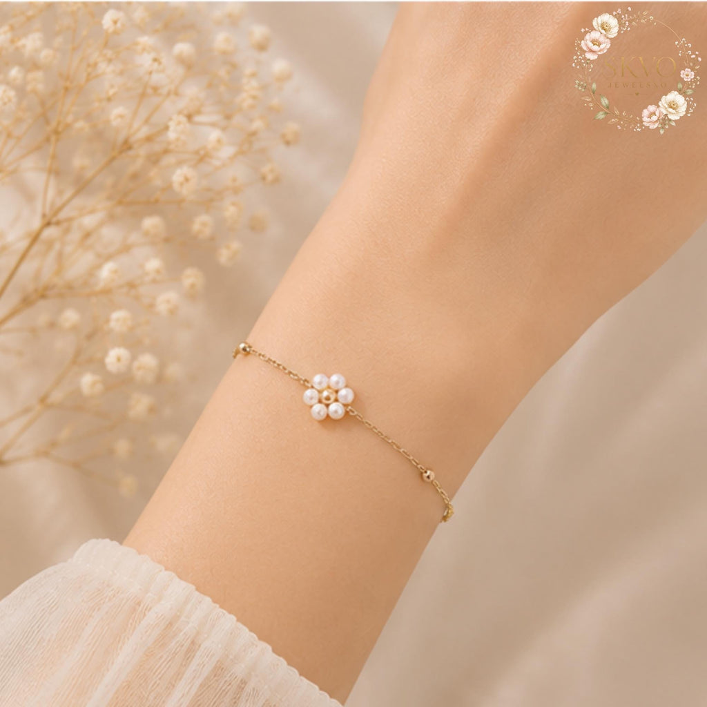 Pearl and gold bracelet, delicate jewelry, minimalist bracelet, wedding accessory, gift for her, dainty jewelry, elegant bracelet