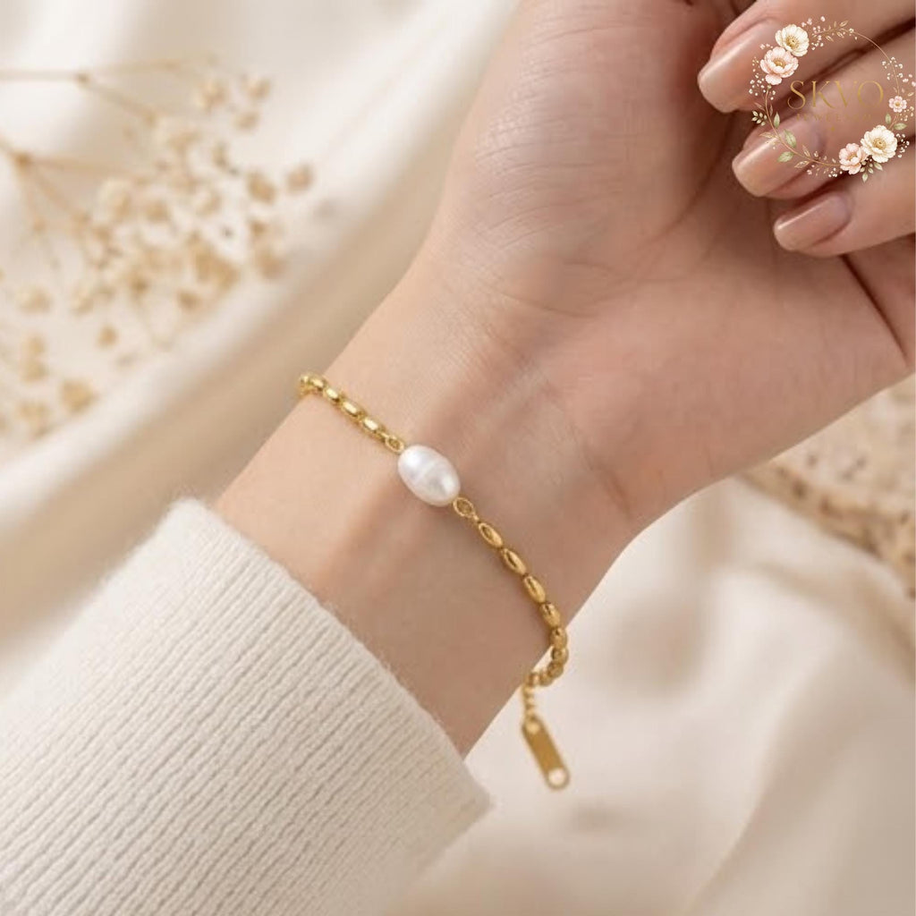 Pearl and Gold Chain Bracelet, Elegant Jewelry for Women, Fine Dainty Accessory, Gift for Her, Bridal or Everyday Wear