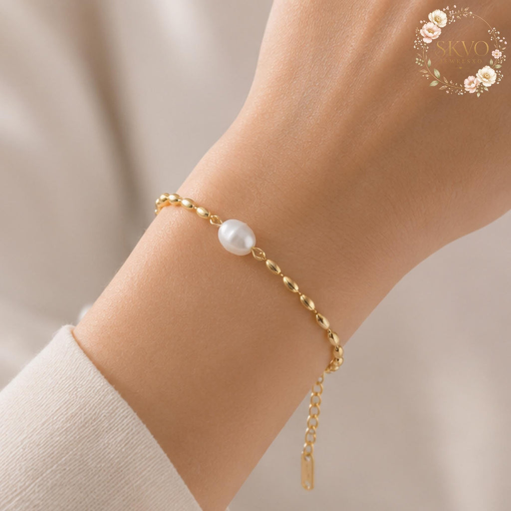 Pearl and Gold Chain Bracelet, Elegant Jewelry for Women, Fine Dainty Accessory, Gift for Her, Bridal or Everyday Wear