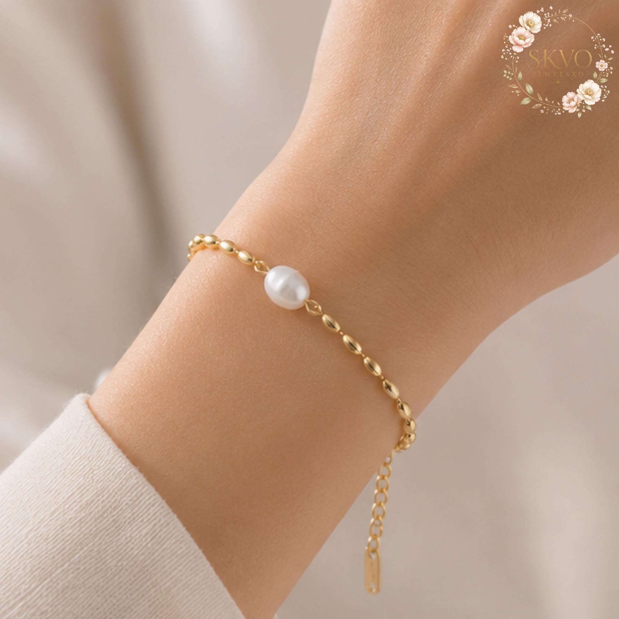 Pearl and Gold Chain Bracelet, Elegant Jewelry for Women, Fine Dainty Accessory, Gift for Her, Bridal or Everyday Wear