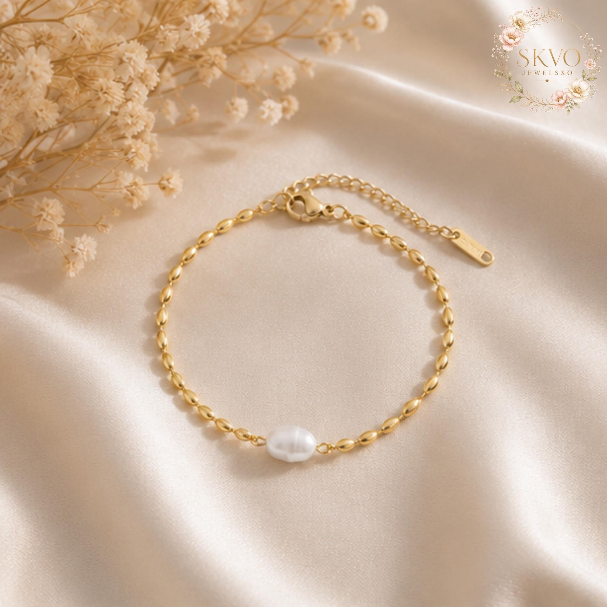 Pearl and Gold Chain Bracelet, Elegant Jewelry for Women, Fine Dainty Accessory, Gift for Her, Bridal or Everyday Wear