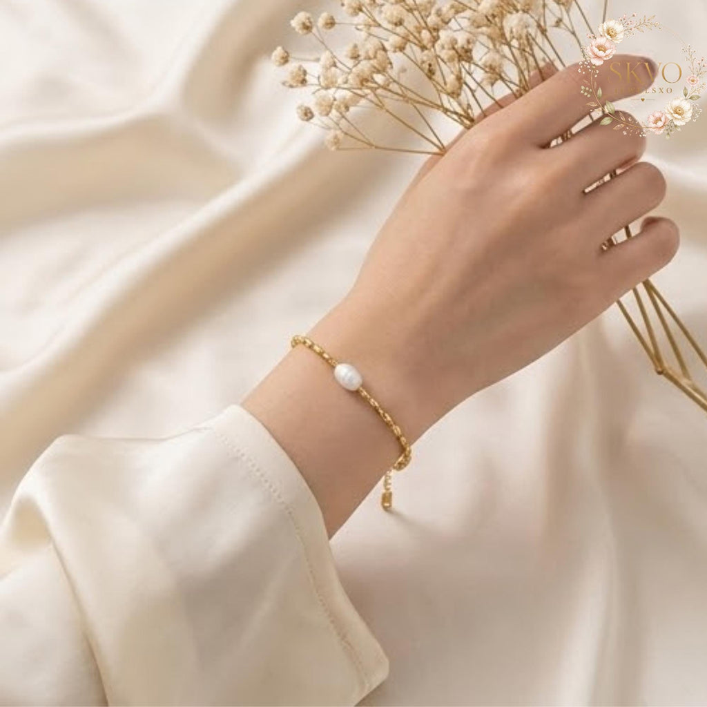 Pearl and Gold Chain Bracelet, Elegant Jewelry for Women, Fine Dainty Accessory, Gift for Her, Bridal or Everyday Wear