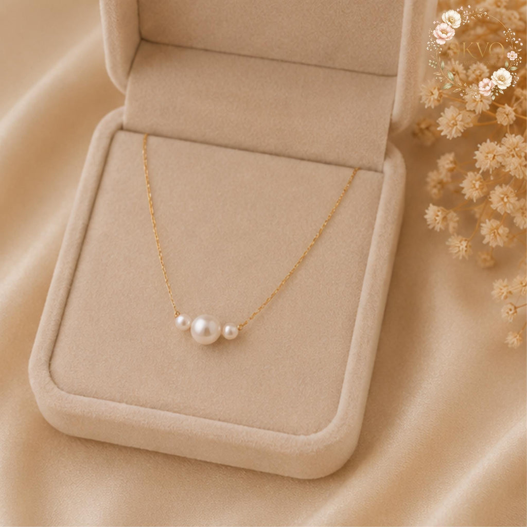 Three Pearl Necklace, Dainty Pearl Necklace, Minimalist Gold Necklace, Triple Pearl Pendant, Everyday Jewelry Gift for Her