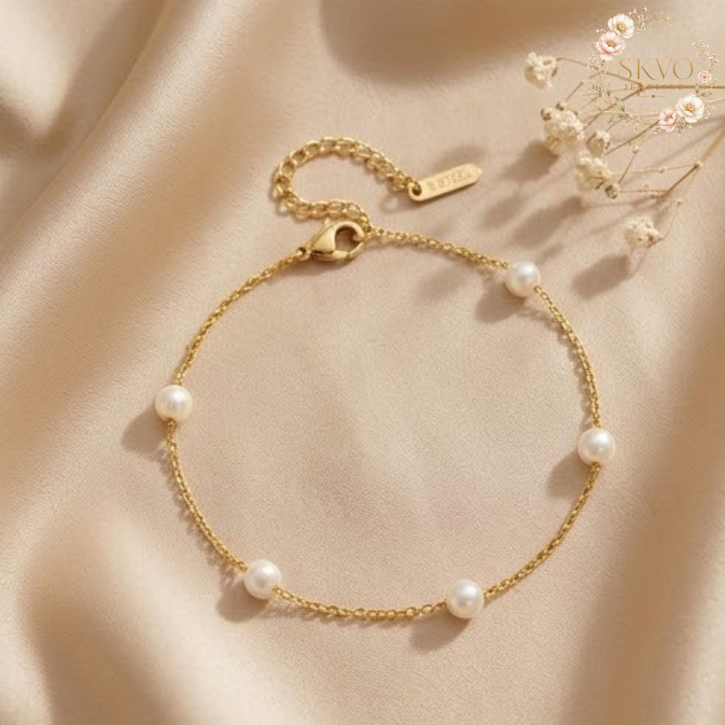 Pearl Charm Gold Chain Bracelet, Elegant Fine Jewelry, Bridal or Everyday Accessory, Gift for Her, Minimalist Style, Women's Wrist Jewelry