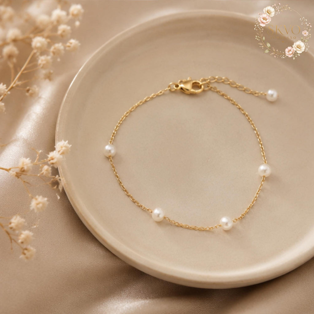 Pearl Charm Gold Chain Bracelet, Elegant Fine Jewelry, Bridal or Everyday Accessory, Gift for Her, Minimalist Style, Women's Wrist Jewelry