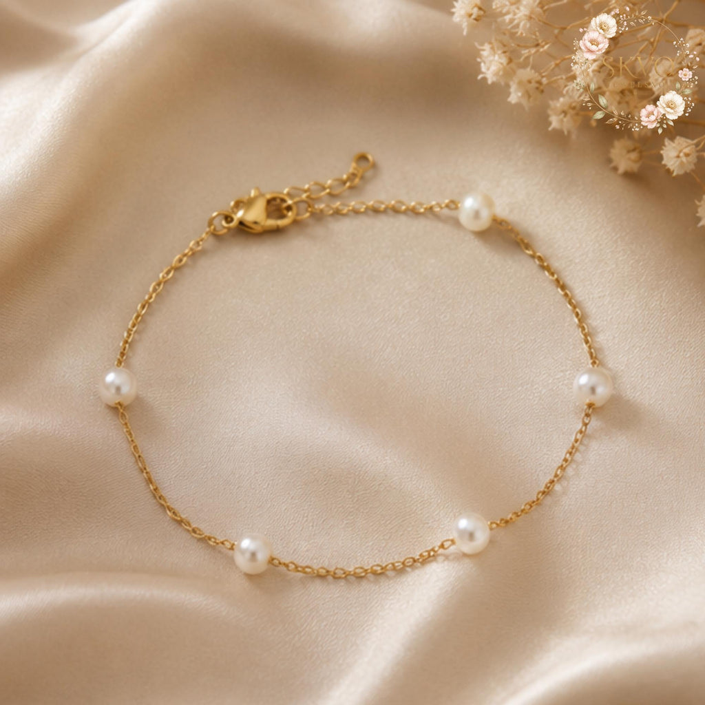 Pearl Charm Gold Chain Bracelet, Elegant Fine Jewelry, Bridal or Everyday Accessory, Gift for Her, Minimalist Style, Women's Wrist Jewelry