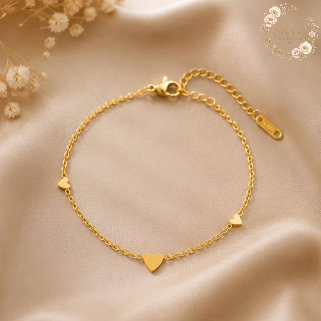 Gold Heart Charm Bracelet, Dainty Gold Jewelry, Adjustable Chain, Gift for Her, Romantic Pendant, Minimalist Jewelry, Everyday Accessory
