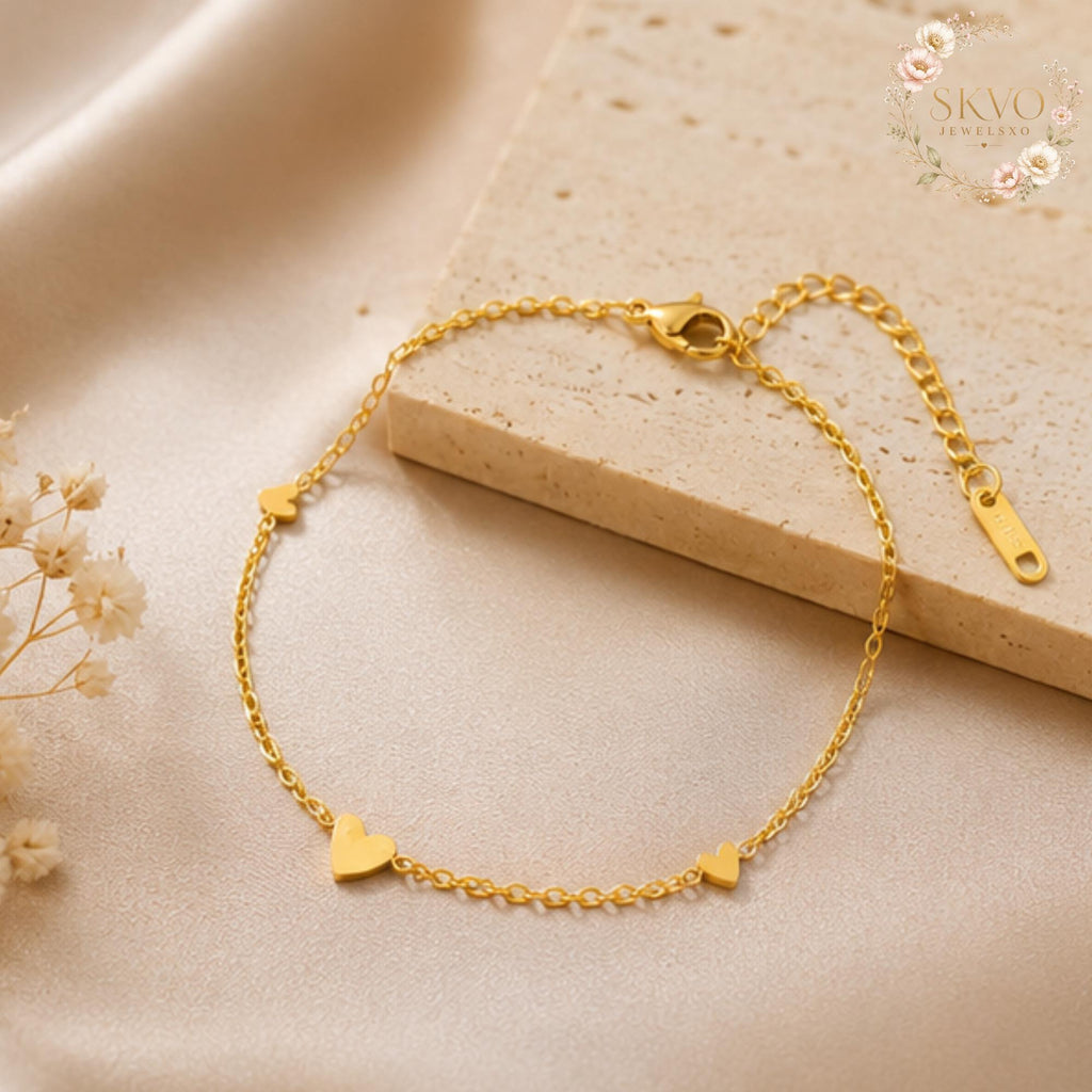 Gold Heart Charm Bracelet, Dainty Gold Jewelry, Adjustable Chain, Gift for Her, Romantic Pendant, Minimalist Jewelry, Everyday Accessory