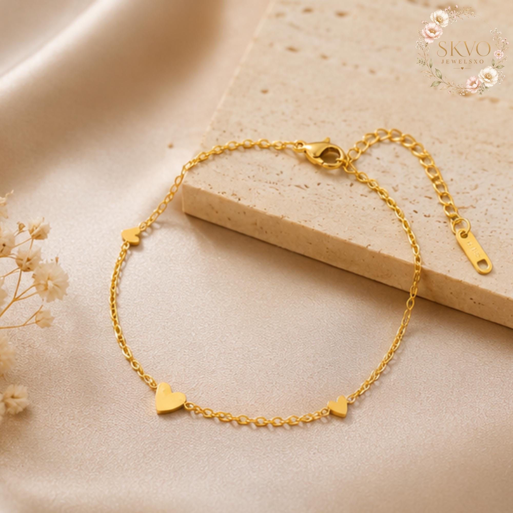 Gold Heart Charm Bracelet, Dainty Gold Jewelry, Adjustable Chain, Gift for Her, Romantic Pendant, Minimalist Jewelry, Everyday Accessory