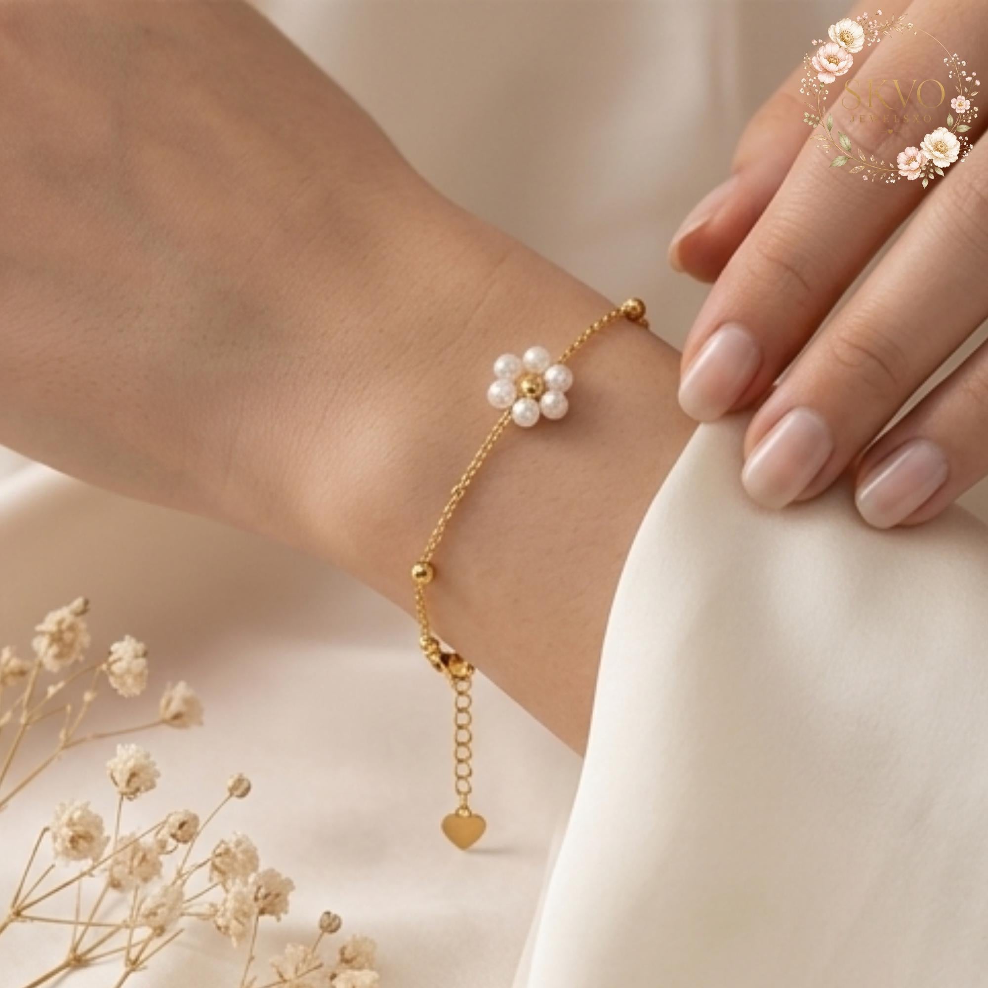Pearl and gold bracelet, delicate jewelry, minimalist bracelet, wedding accessory, gift for her, dainty jewelry, elegant bracelet