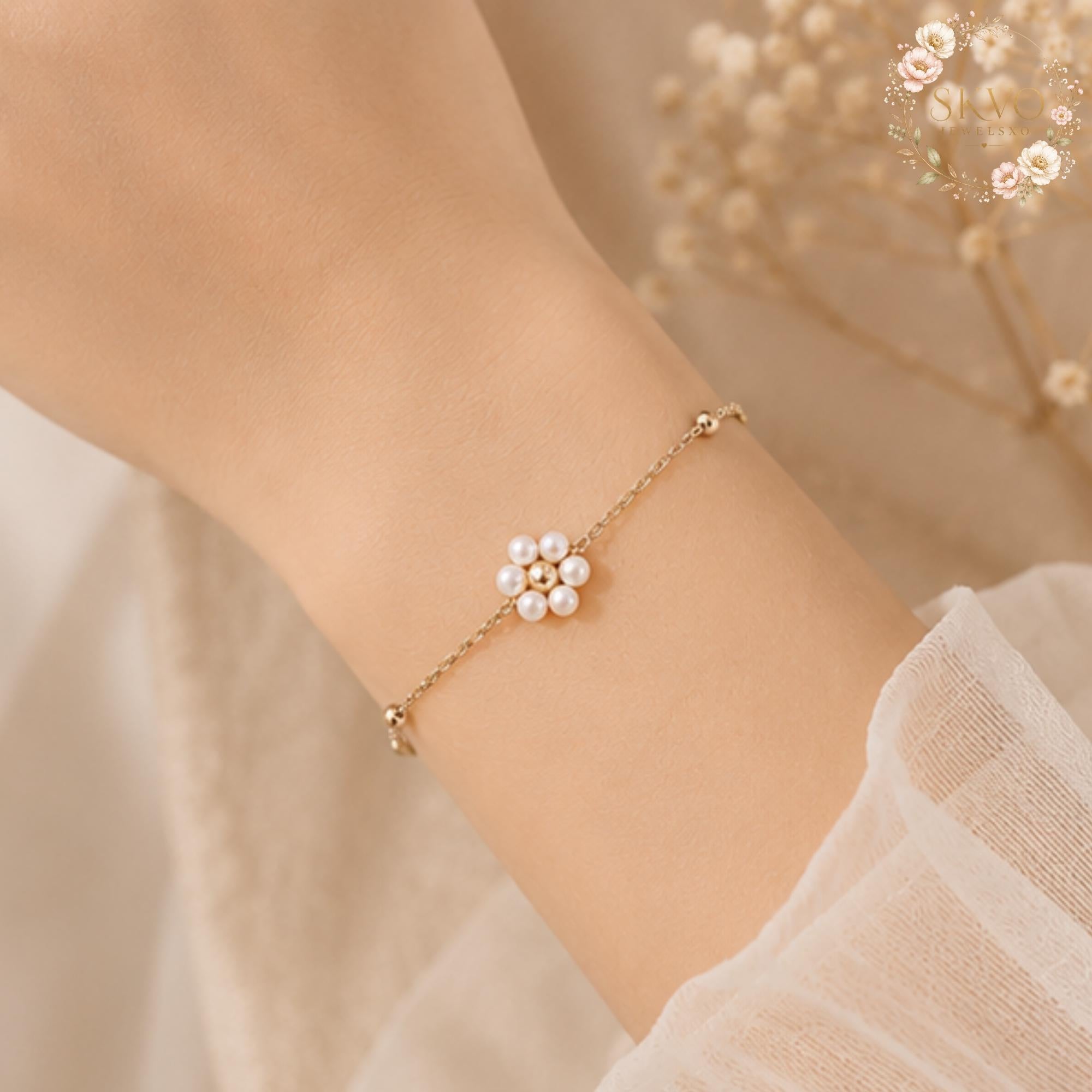 Pearl and gold bracelet, delicate jewelry, minimalist bracelet, wedding accessory, gift for her, dainty jewelry, elegant bracelet