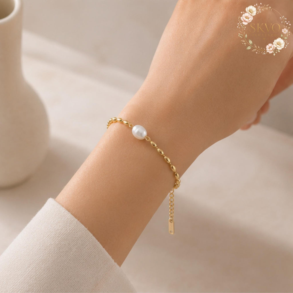 Pearl and Gold Chain Bracelet, Elegant Jewelry for Women, Fine Dainty Accessory, Gift for Her, Bridal or Everyday Wear