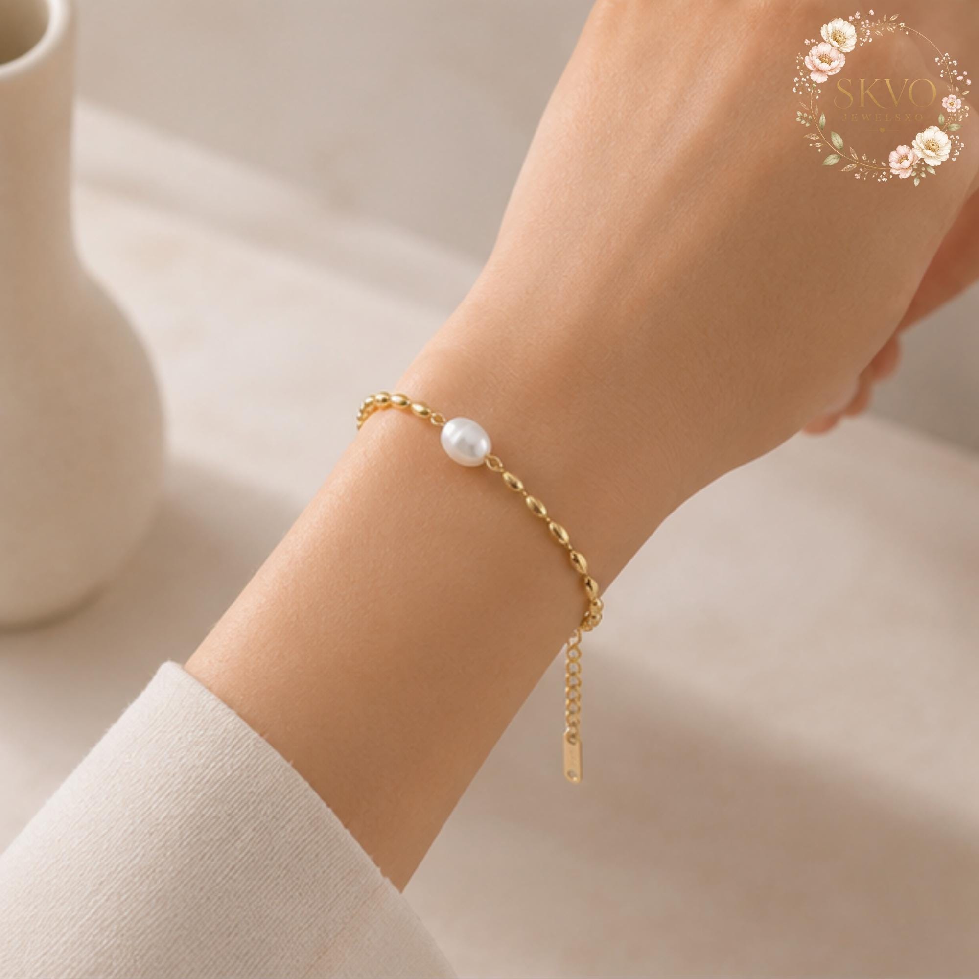 Pearl and Gold Chain Bracelet, Elegant Jewelry for Women, Fine Dainty Accessory, Gift for Her, Bridal or Everyday Wear