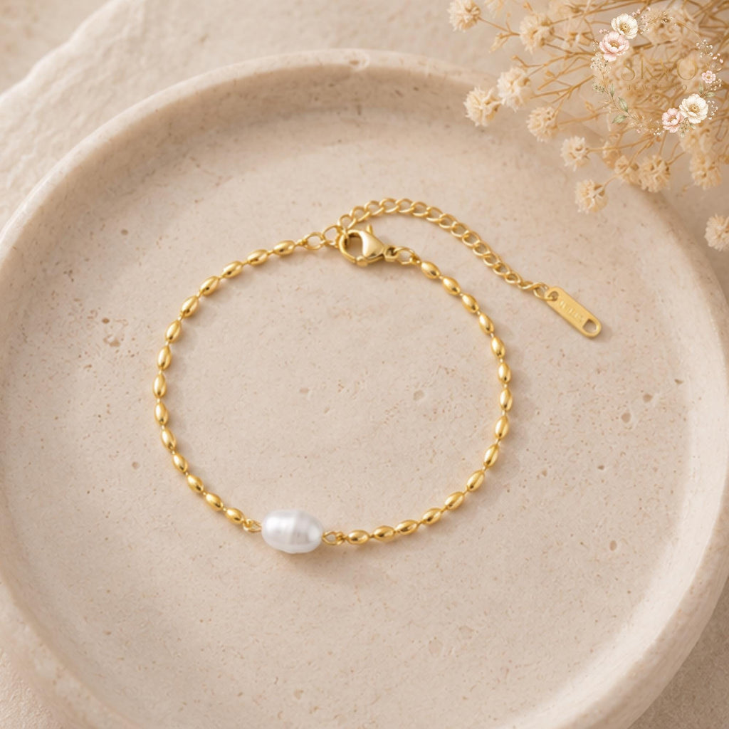 Pearl and Gold Chain Bracelet, Elegant Jewelry for Women, Fine Dainty Accessory, Gift for Her, Bridal or Everyday Wear