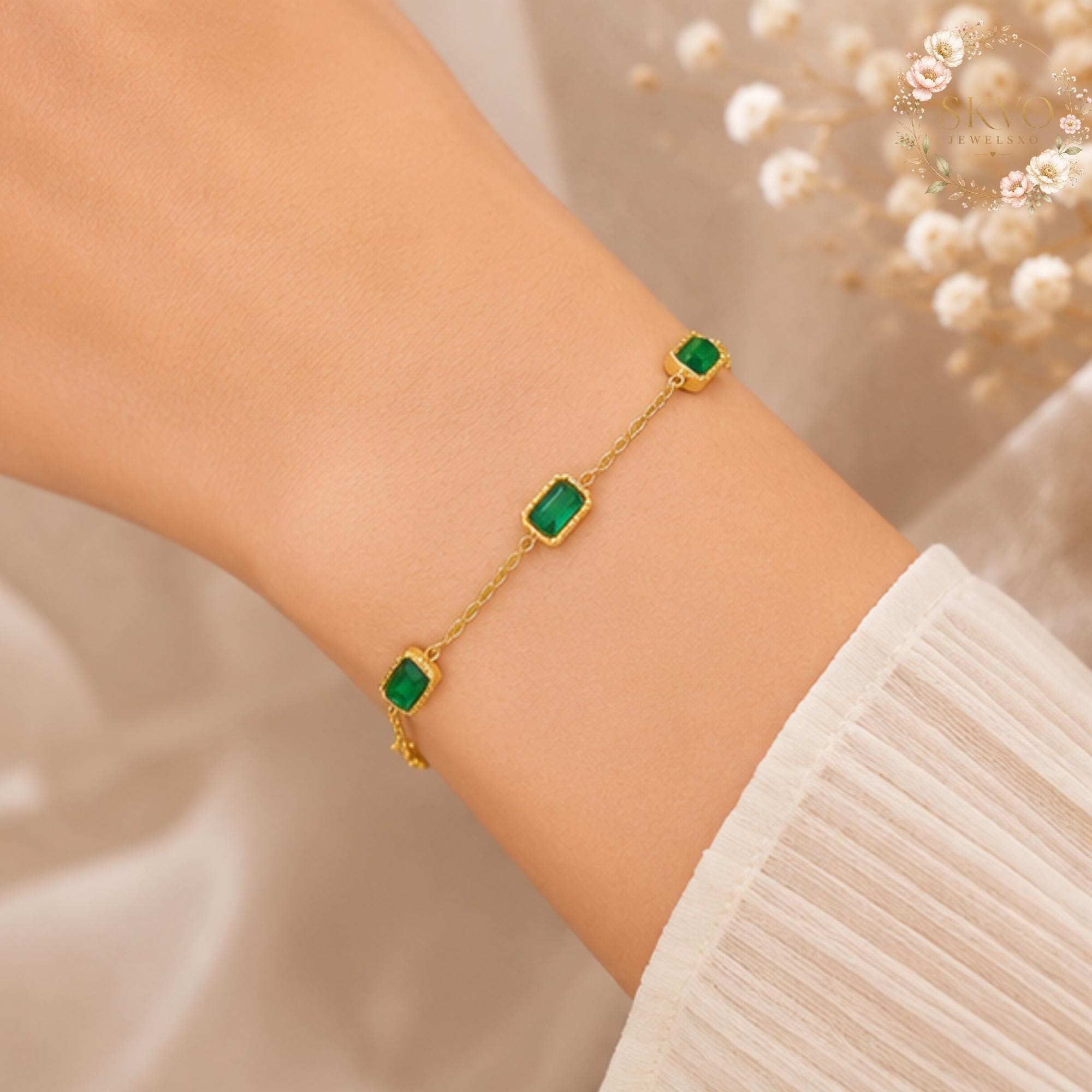 Gold Bracelet with Emerald Stones, Delicate Gold Bracelet, Adjustable Summer Jewelry, Gift for Her, Minimalist Gold Bracelet