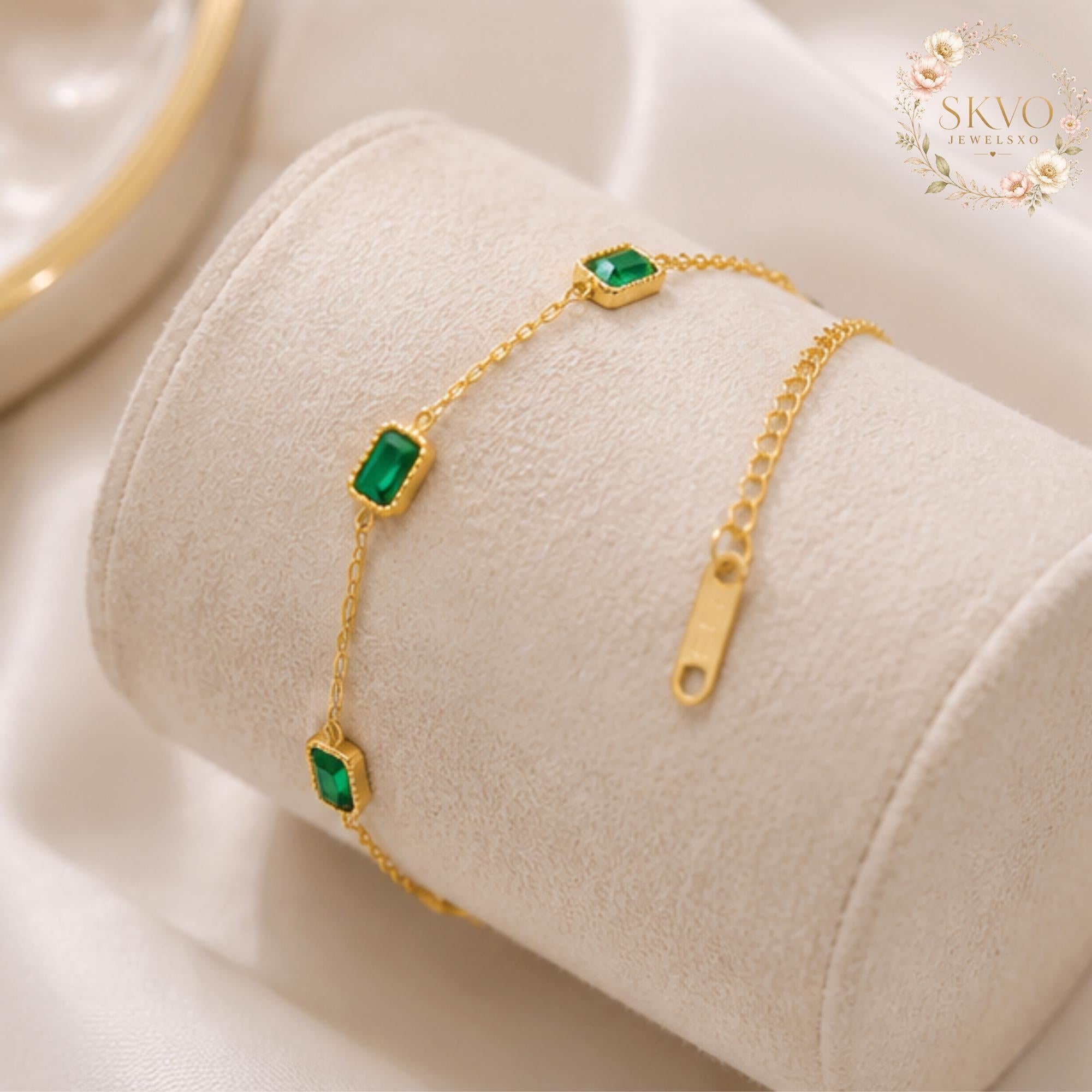 Gold Bracelet with Emerald Stones, Delicate Gold Bracelet, Adjustable Summer Jewelry, Gift for Her, Minimalist Gold Bracelet